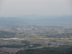 山頂から朝倉　日田方面を眺めて