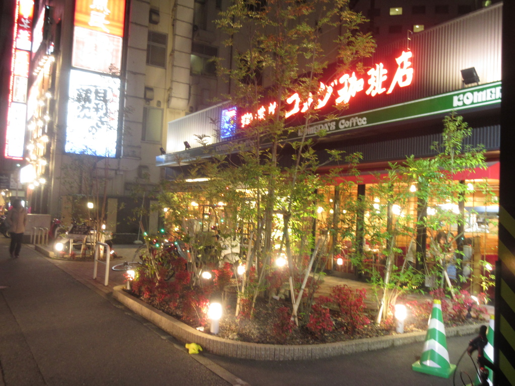 イルミネーションの煌くコメダ珈琲