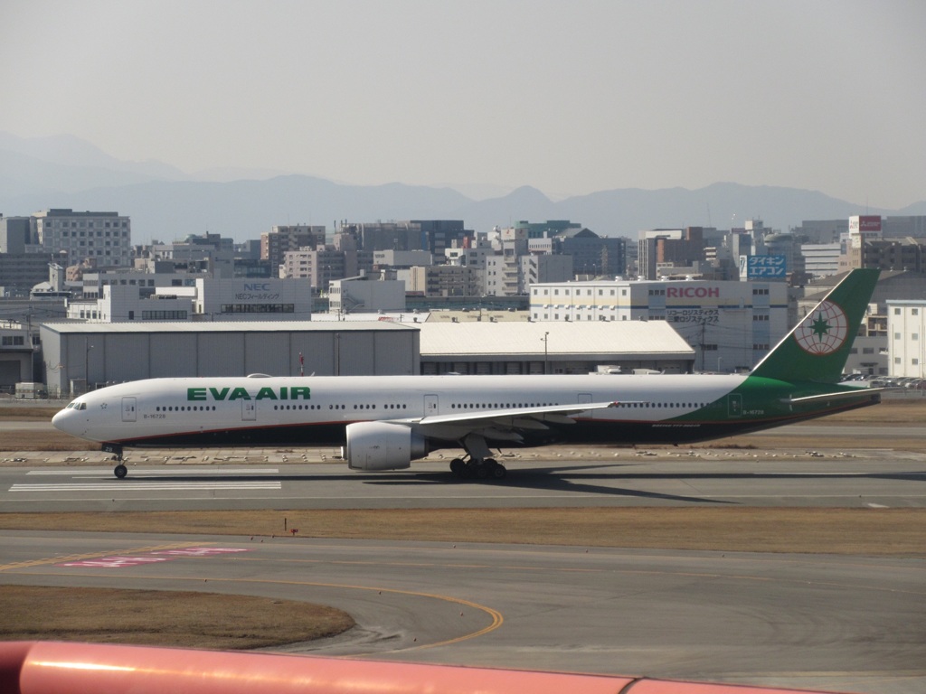 EVA　777-300  新塗装飛来③