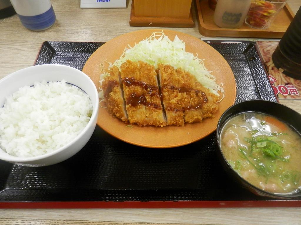 かつやのロースかつ定食を注文