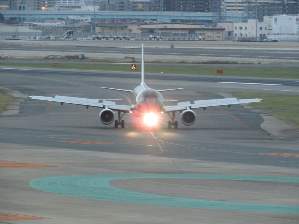 夕暮れの福岡空港にて　⑤