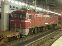 ED76-1019貨物の博多発車　①