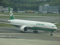 EVA　B777-300ERの到着