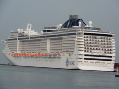 博多港にて　MSC SPLENDIDAが入港