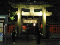 天神中心街の神社の灯り