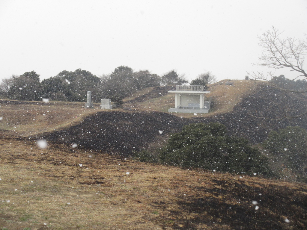 山頂に降りしきる雪④