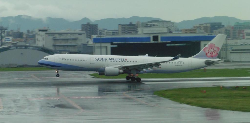 CHINA AIRLINE A330の着陸　B-18360