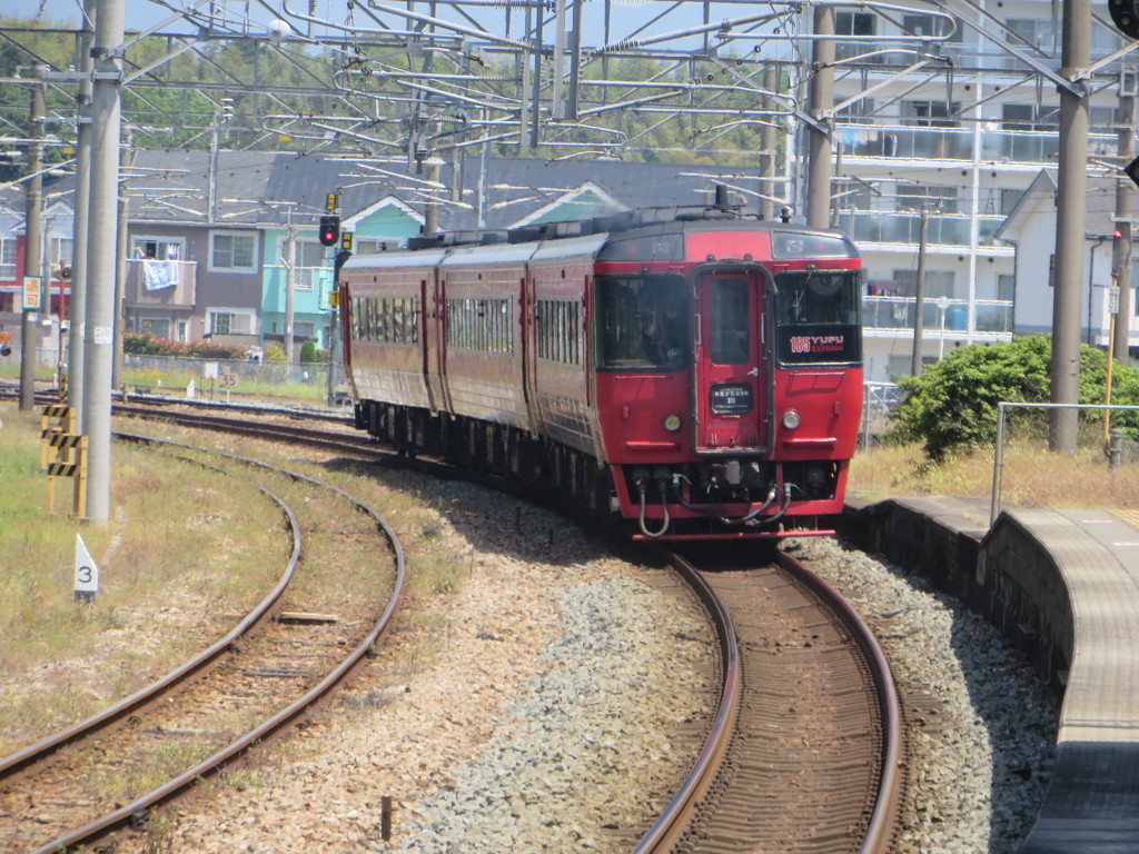 キハ185系ゆふ通過