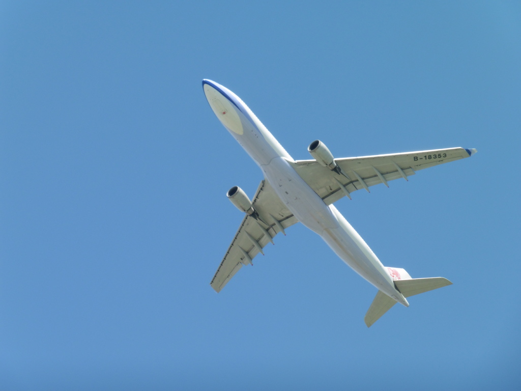 CHINA AIRLINE A330　B-18353離陸