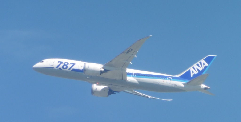 離陸ANA　B8