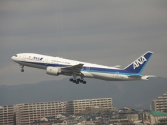 離陸ANA B777-200