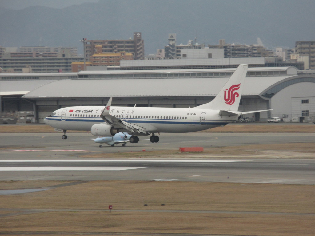 AIR CHINA  B737-800着陸