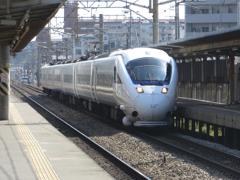 大野城駅を通過する８８５系かもめ博多行き