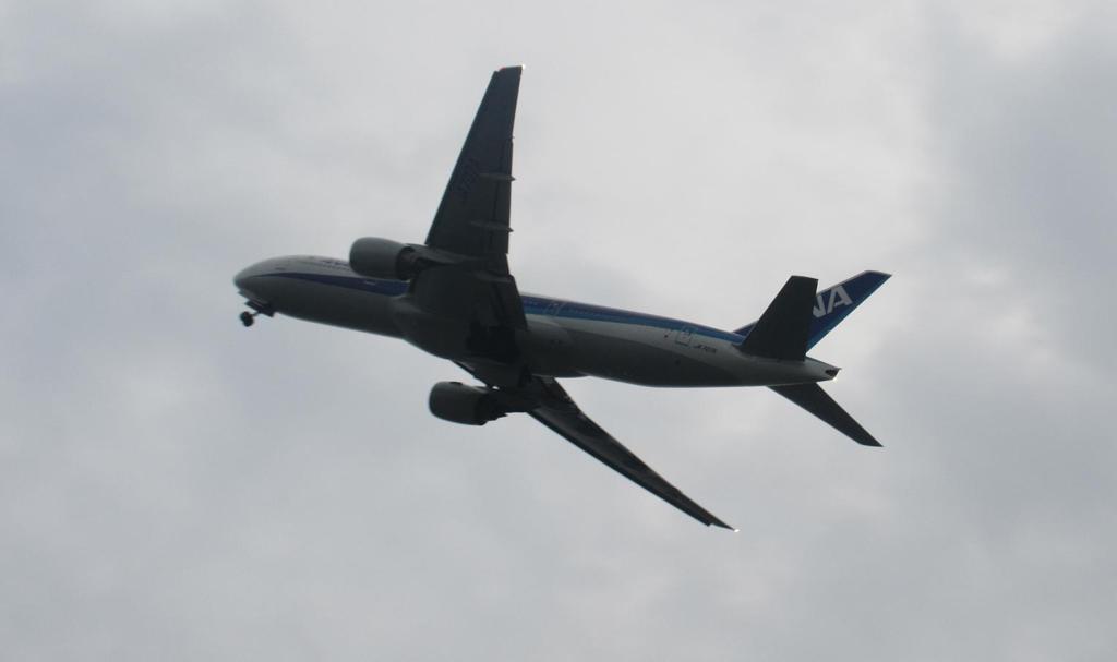 ANA 777-200