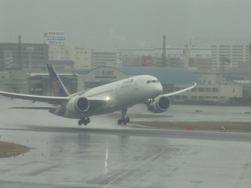 雨の中の離陸④
