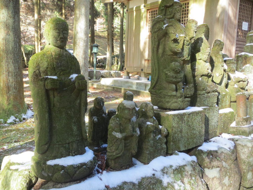 雪をかぶったお地蔵様　②