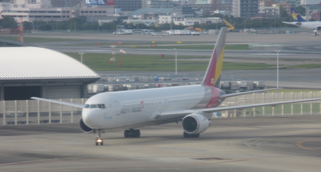 アシアナB767-300 　②