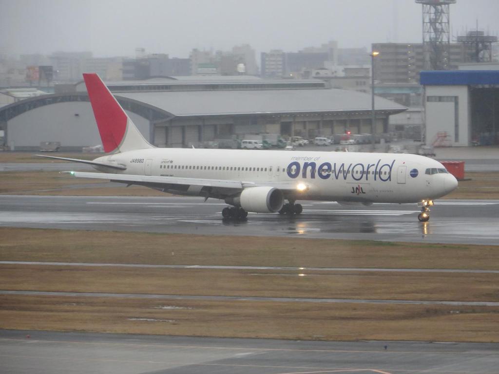 JAL福岡空港到着