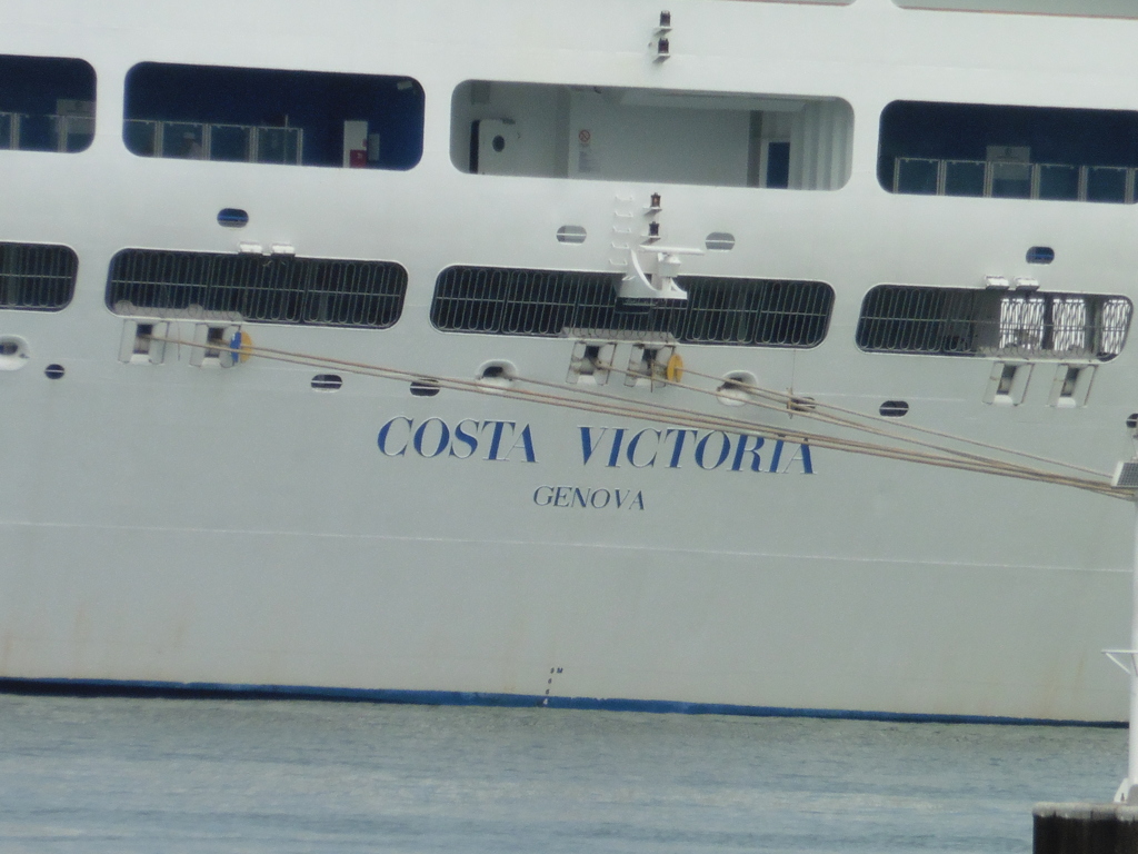 COSTA  VICTORIA 入港②