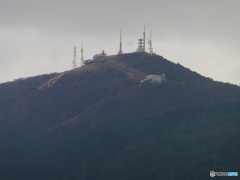 北九州の駅から見えた皿倉山