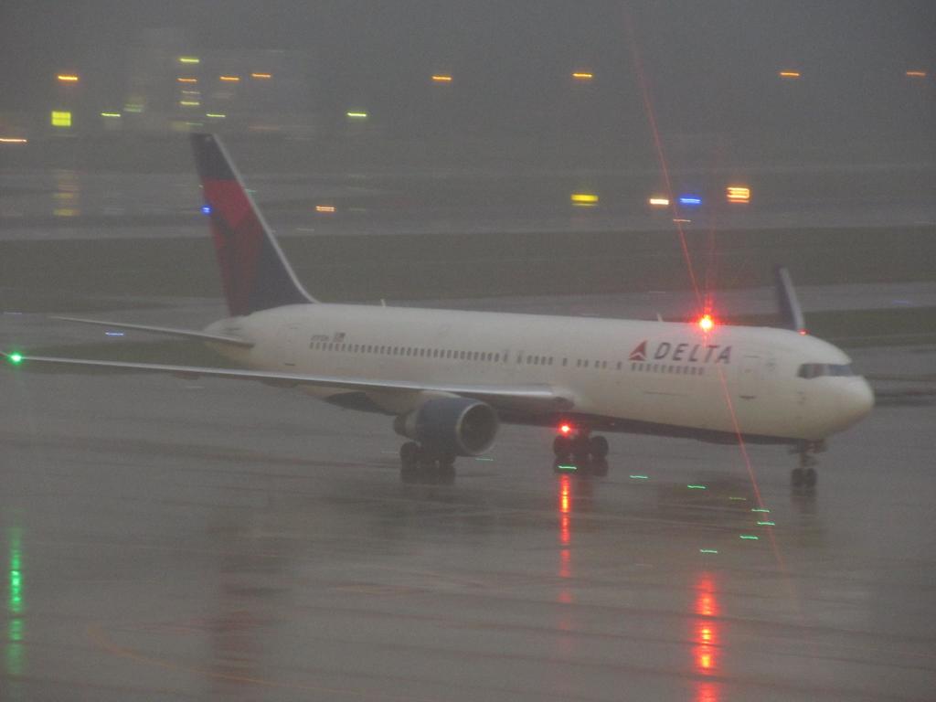 DELTA  B767到着①