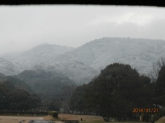 雪の積もった大宰府の山々