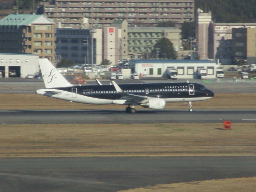 スターフライヤー　JA26MC　TAKE OFF