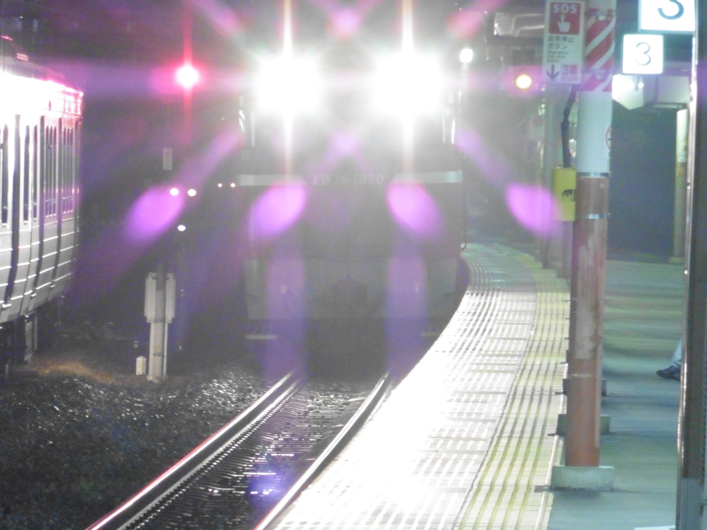 貨物列車進入中