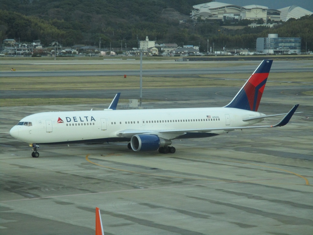 DELTA  767-300ER  N156DL