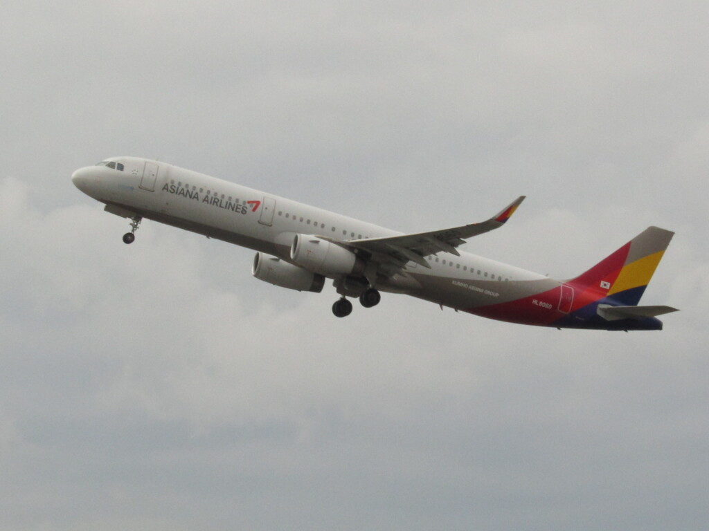 ASIANA  A321　福岡離陸