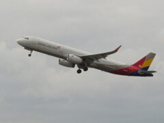 ASIANA  A321　福岡離陸