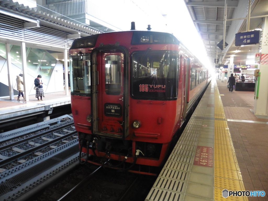 博多駅に停車中のキハ185