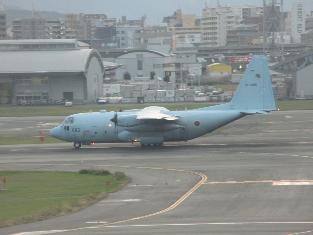 C-130  ２機目離陸  05-1085