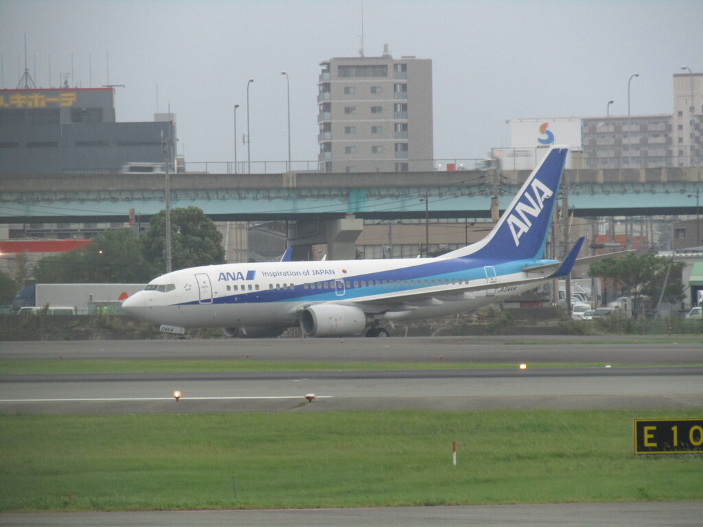 台風の影響で福岡空港で待機する機体　⑧