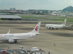 2機の中国東方航空B737　新塗装