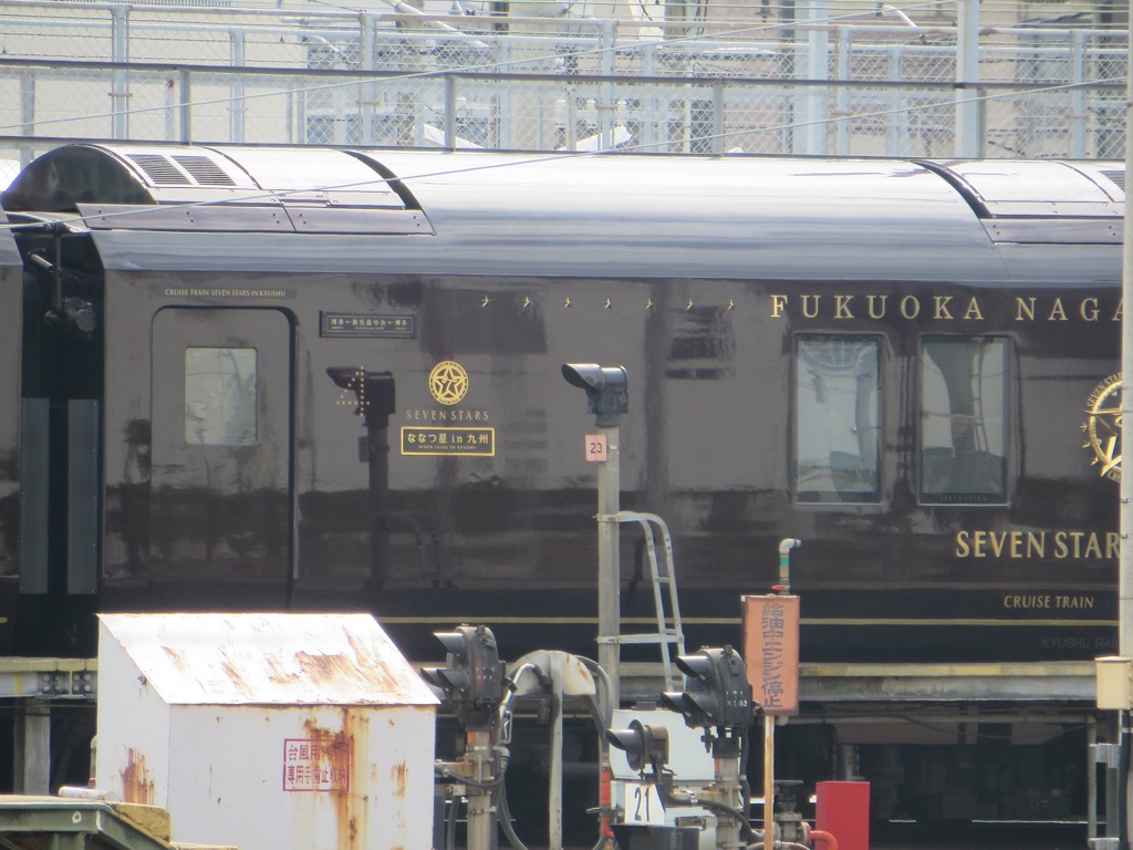 車両基地に待機するななつ星