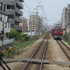 前面展望から見た対向の貨物列車