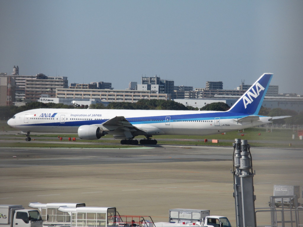 ＡＮＡ　B777-300滑走路進入