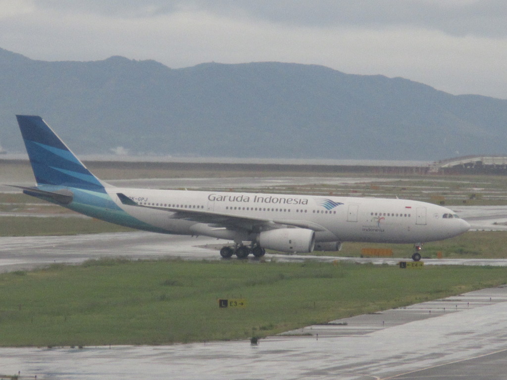 ガルーダインドネシア　A330-300到着