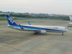 ANA  B767-300ER  WL　福岡空港ランディング　③