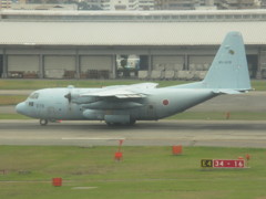 C-130 　1機目離陸　85-1079