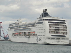 MSC LIRICA博多港入港①