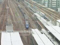 博多シティ屋上より眺める博多駅構内