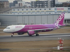 福岡空港を離陸するpeach①