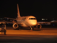 最終便到着後の福岡空港①