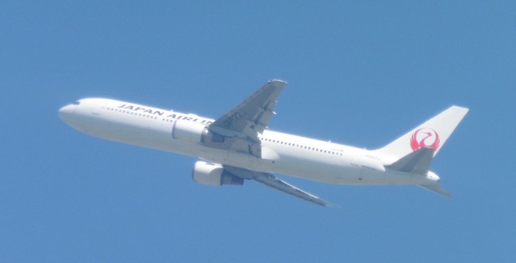 離陸　JAL　B6