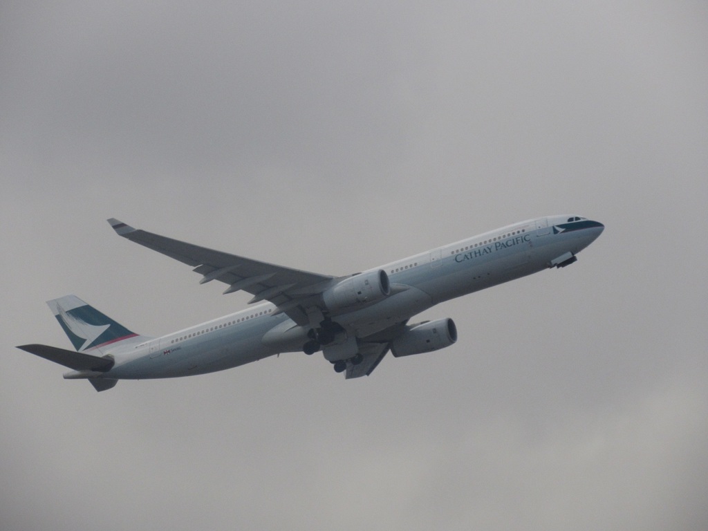 キャセイパシフィック　A330離陸