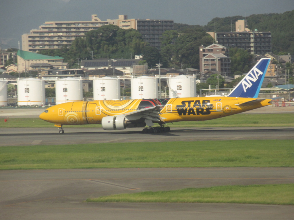 ANA  777-200  JA743A  C-3PO