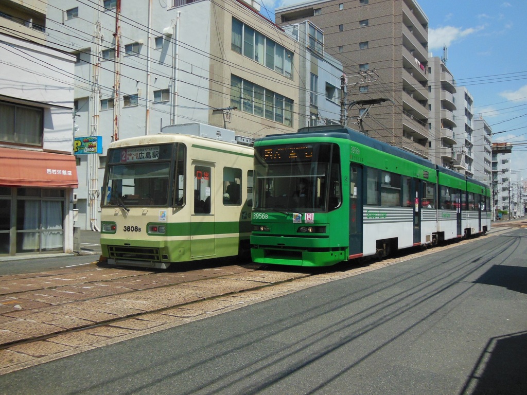 広島市内を走る広島市電　⑫