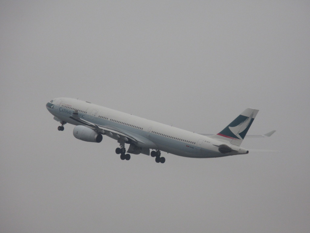 キャセイA330の離陸